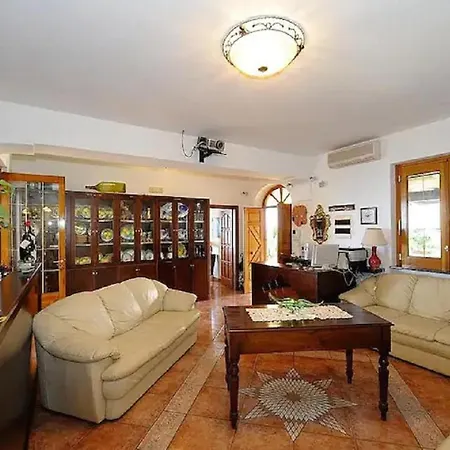 Villa Sea Front *